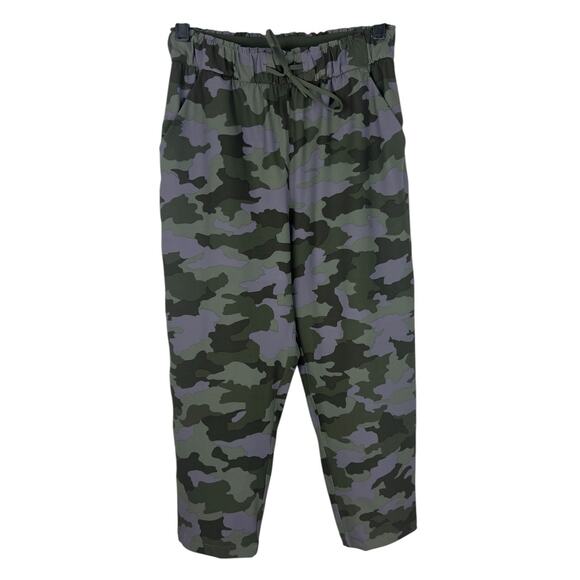 lululemon athletica Pants - Lululemon Heritage Camo Keep Moving Pants Size 6 High Rise 7/8 Lavender Crop